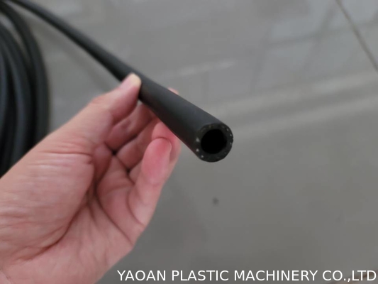 Maszyna do wytłaczania rur z wężem ogrodowym PCV o mocy 120 kW i średnicy ślimaka 65 mm